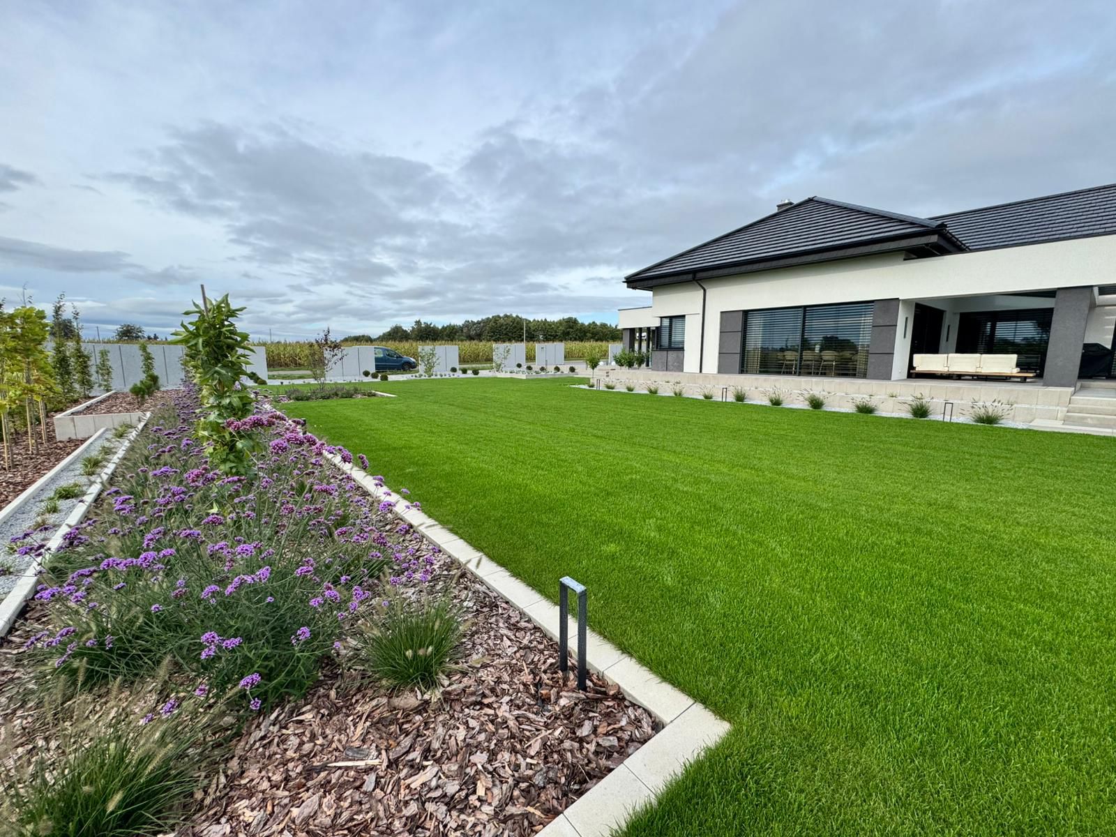 Ogrodnicze trendy 2026 – co będzie rządzić w ogrodach w tym sezonie?